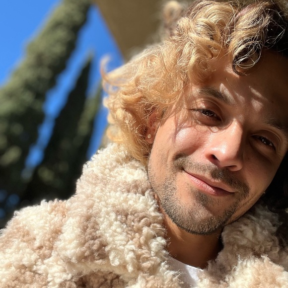 Meet your Posher, Denver - Picture 2 of 7